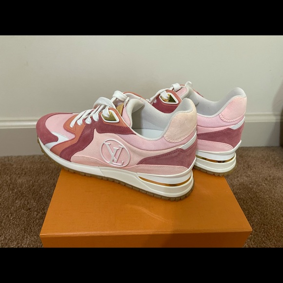 Louis Vuitton Runaway Sneaker in Pink - Picture 9 of 11